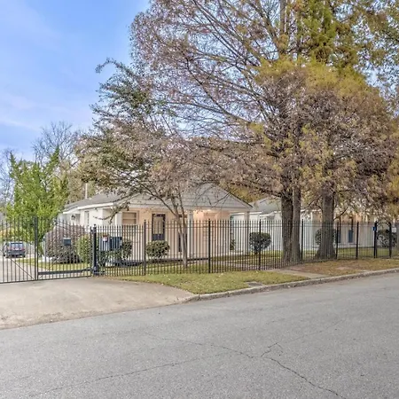 Walk To Your Own Gated Retreat From Midtown'S Best